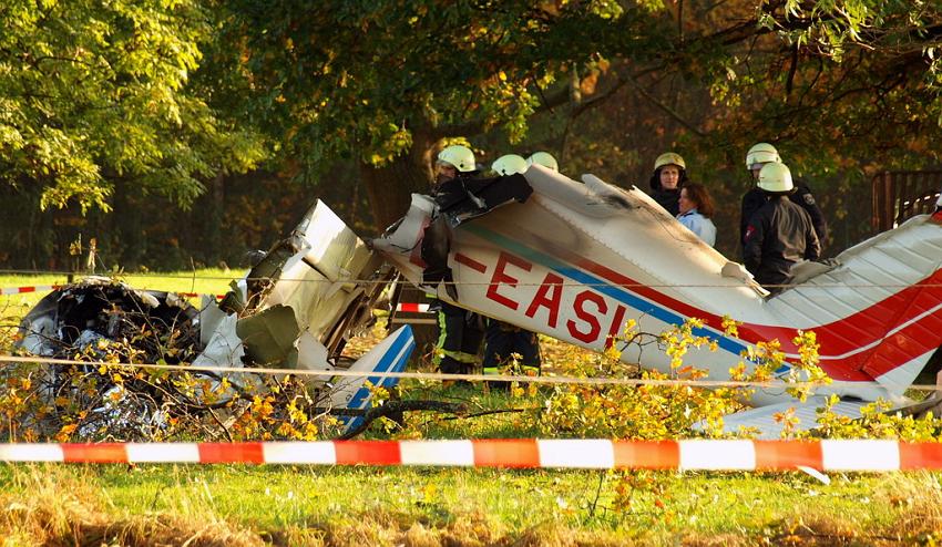 Kleinflugzeug abgestuerzt Sankt Augustin Meindorf P095.JPG